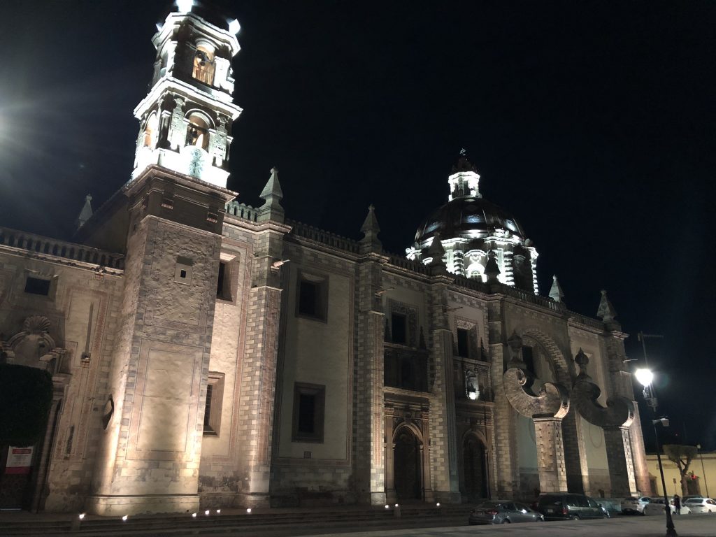 メキシコの世界遺産ケレタロの夜を満喫！したかった、、、、