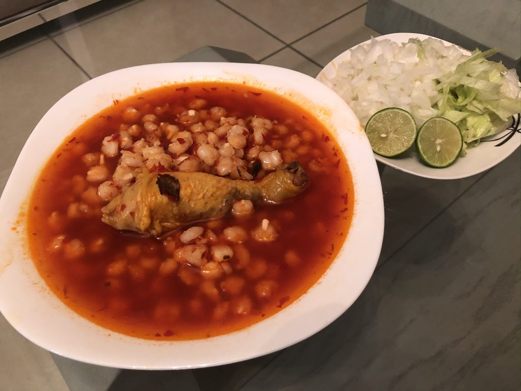 メキシコの国民食レッドポソレを料理苦手なメキシコ駐在員が作る！ホワイトポソレからレッドポソレに大変身！