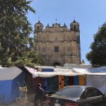 サン・クリストバル・デ・ラス・カサスのサント・ドミンゴ教会のふもとに並ぶ市場の光景が圧巻