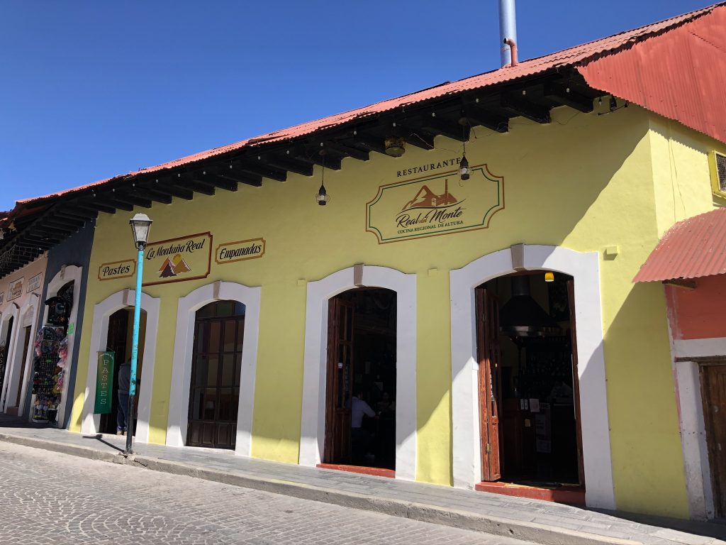 パチューカ市北のミネラル・デル・モンテのレストランが料理も雰囲気も良かった
