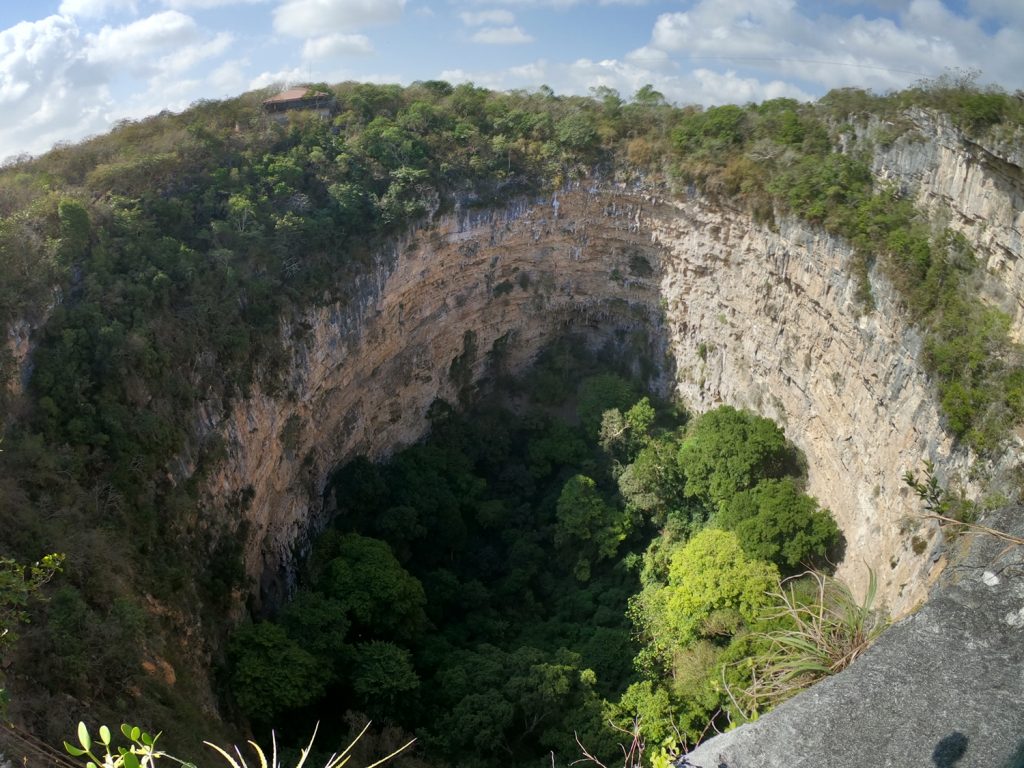 チアパスの石灰岩の浸食が作り出す天然の巨大陥没穴を間近で見る！メキシコのチアパス州観光に！