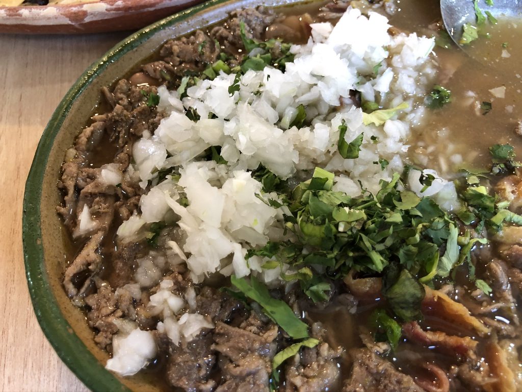 ハリスコ州グアダラハラに来たら食べてほしいおすすめのローカルフード「Carnes en su Jugo」！牛肉スープのような絶品グルメ