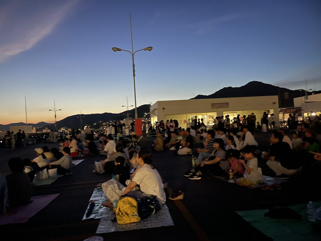 真夏の広島花火大会！呉市の海上花火大会をゆめタウン呉の屋上駐車場から見る！2024年7月20日の広島観光